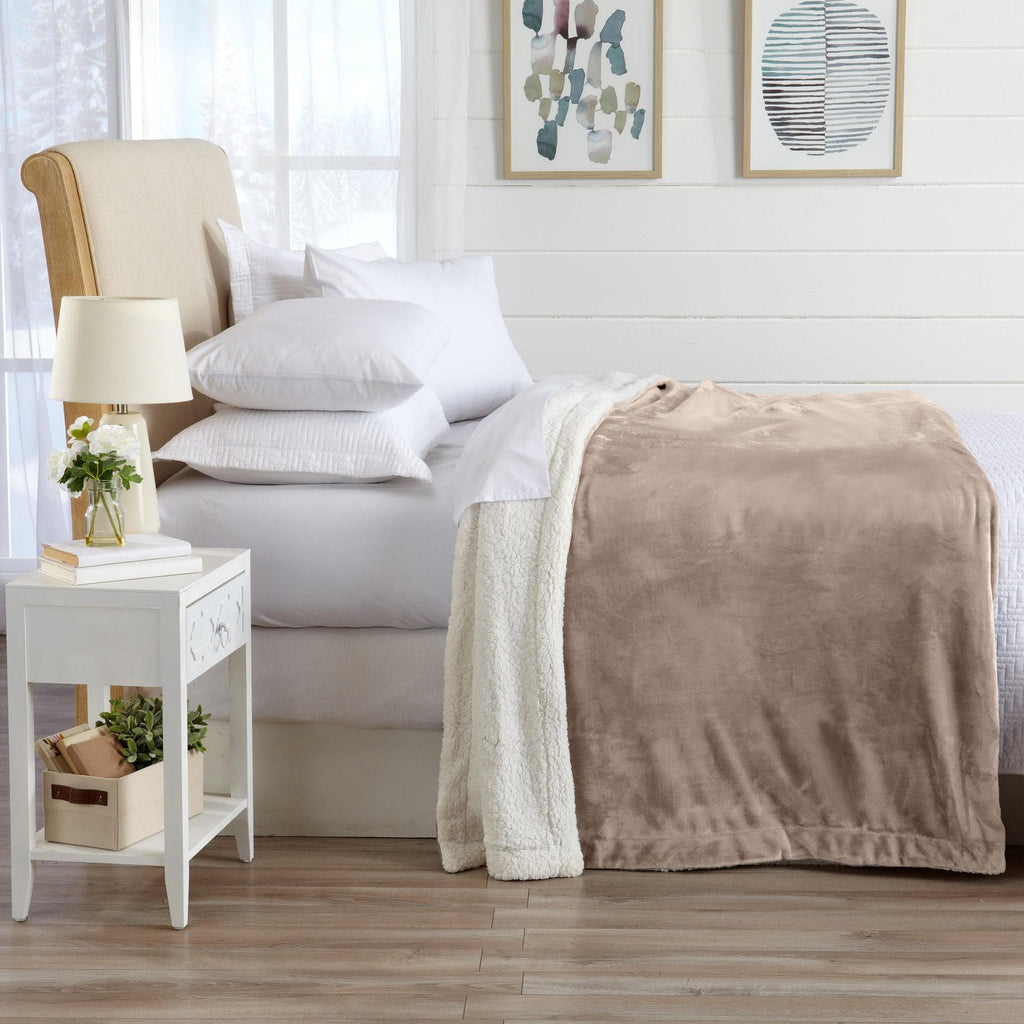 Kinsley Velvet Plush Sherpa Blanket