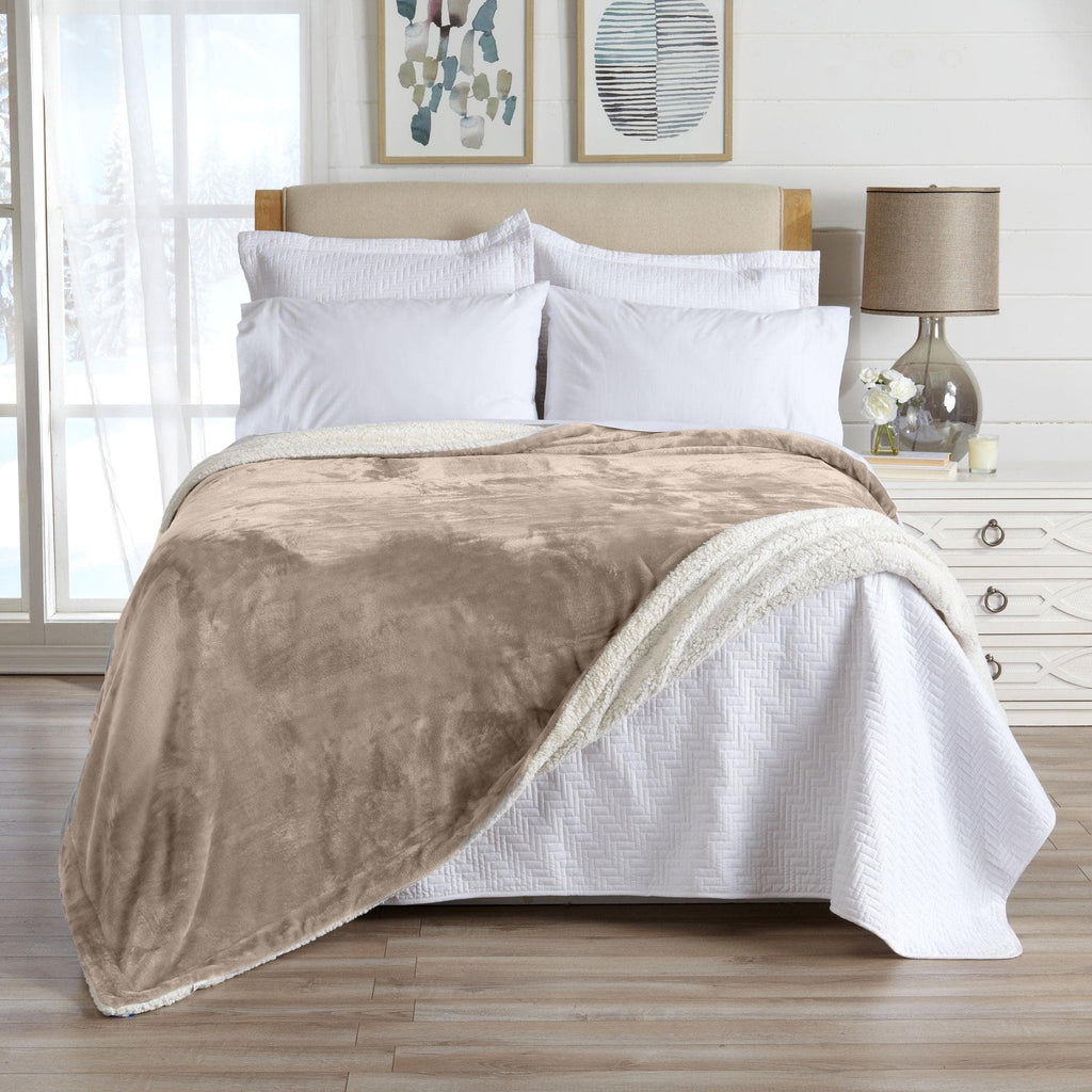 Kinsley Velvet Plush Sherpa Blanket