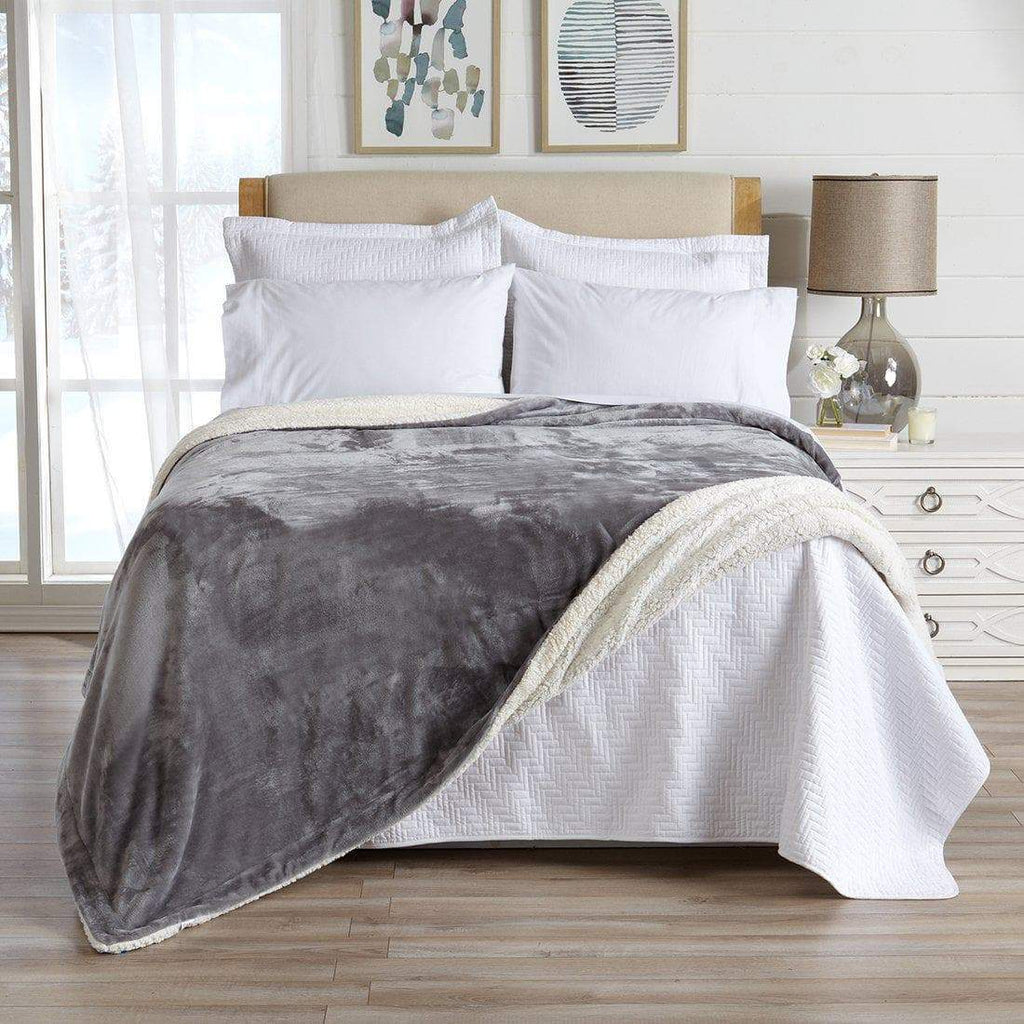 Kinsley Velvet Plush Sherpa Blanket
