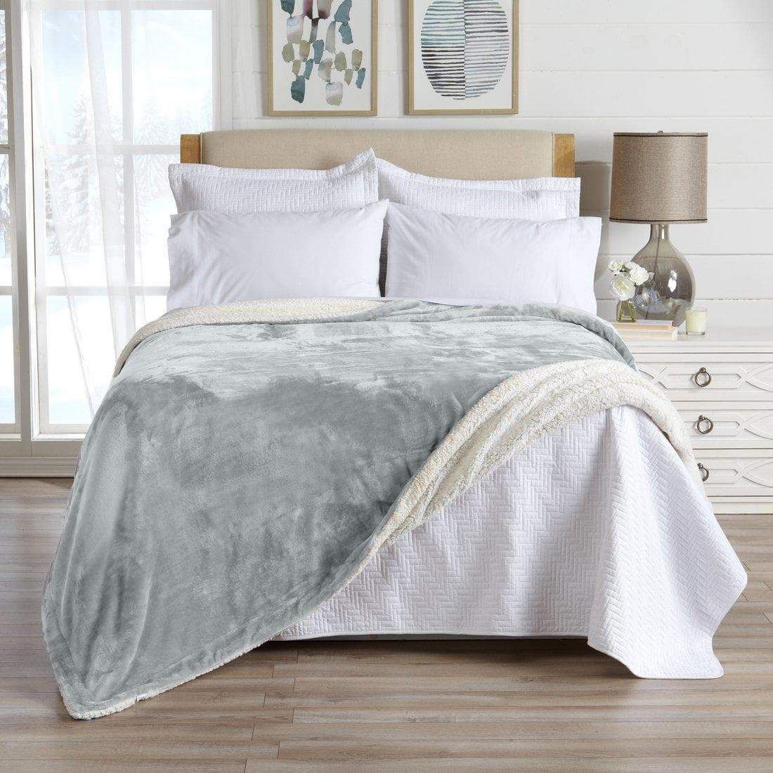 Kinsley Velvet Plush Sherpa Blanket