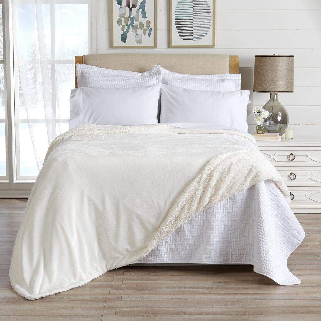 Kinsley Velvet Plush Sherpa Blanket