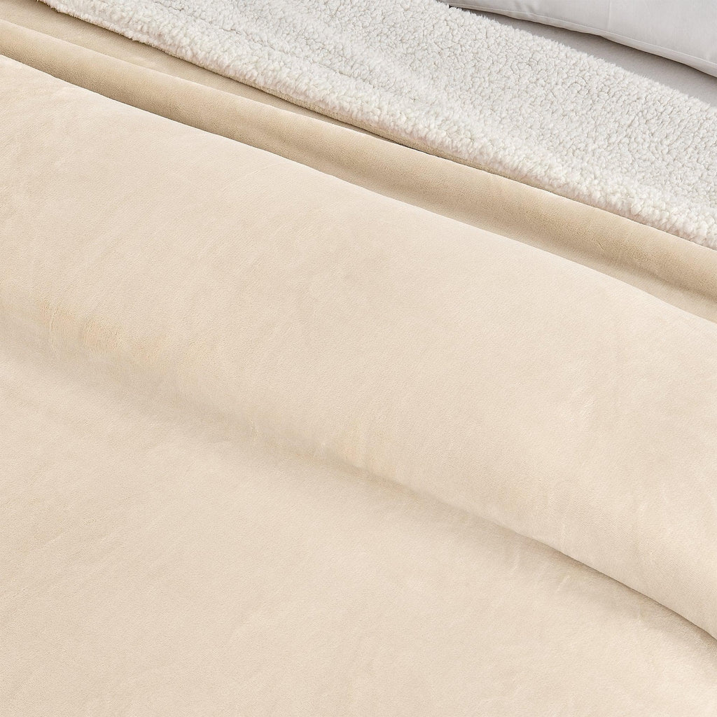 Kinsley Velvet Plush Sherpa Blanket